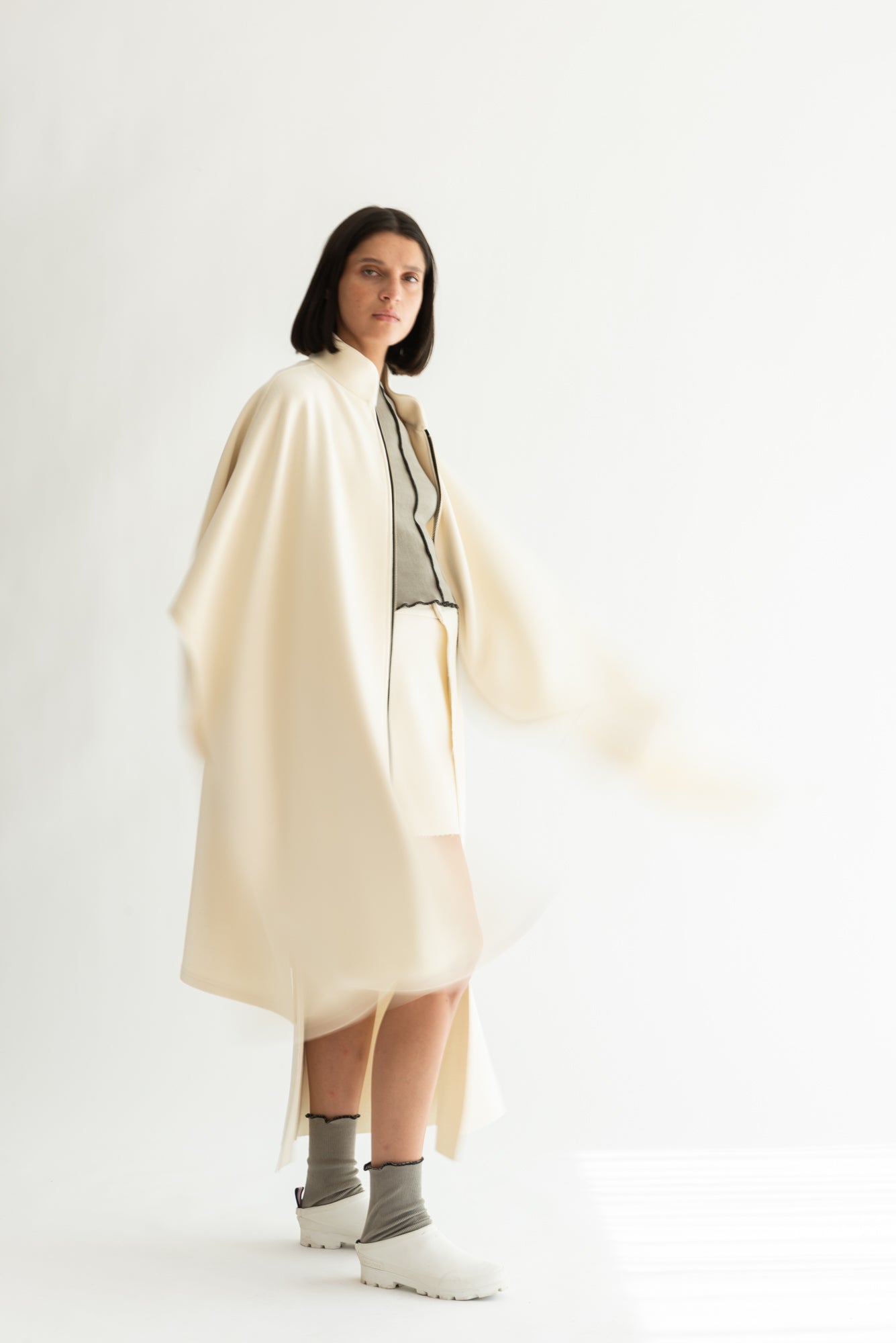ABRIGO ENVOLVENTE LANA BLANCO CREMA