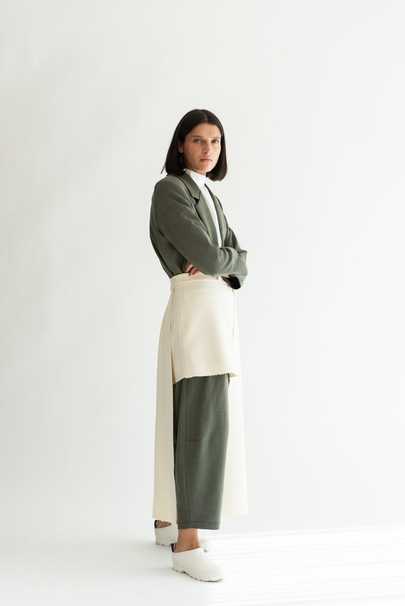 FALDA ASIMETRICA LANA BLANCO CREMA