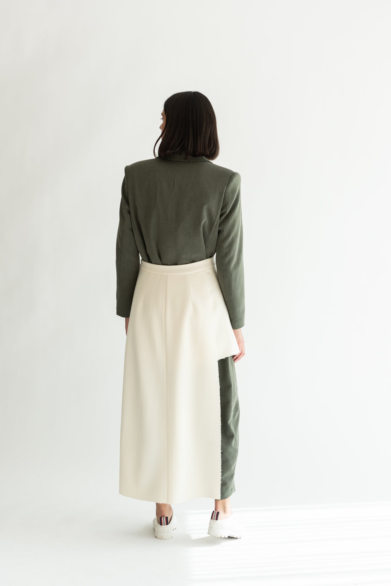 FALDA ASIMETRICA LANA BLANCO CREMA