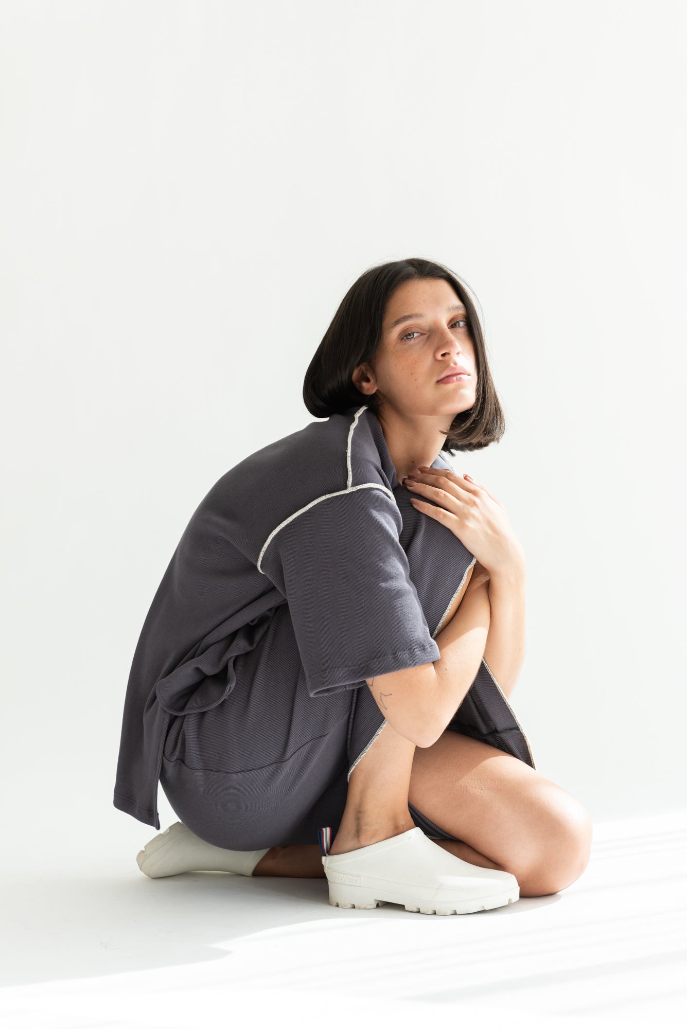 POLERA MAXI PUÑO GRIS PIEDRA