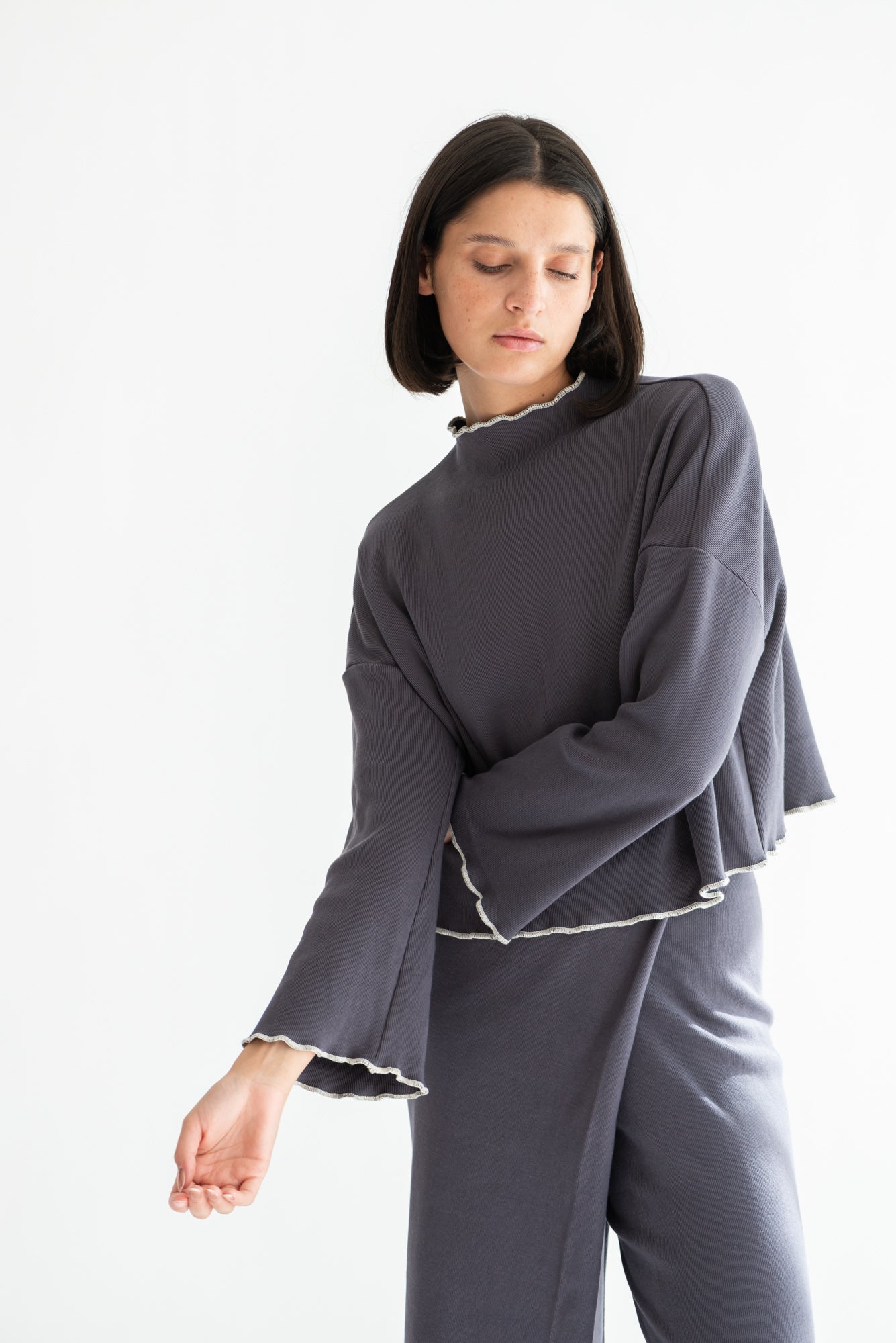 POLERA LIA PUÑO GRIS PIEDRA