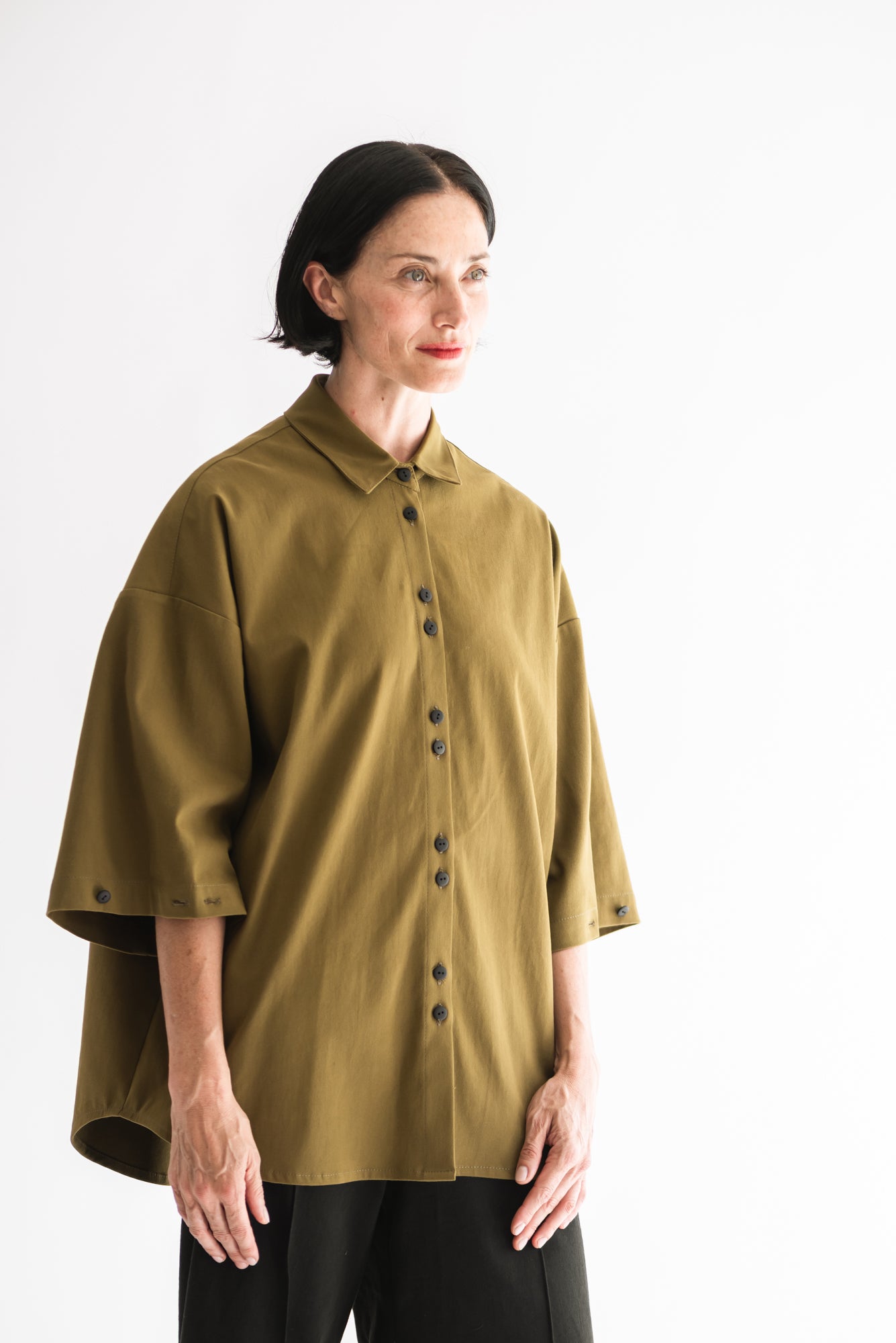 CAMISA 3/4 GABARDINA OLIVA